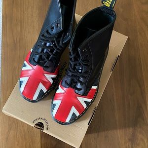 Dr. Martens Union Jack 8 Eye Boot